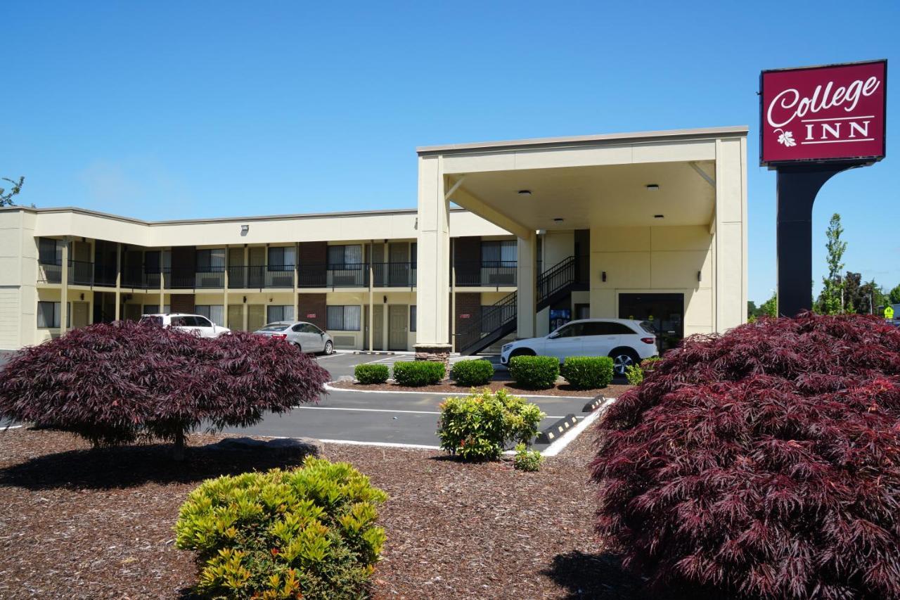 College Inn Monmouth Exterior photo